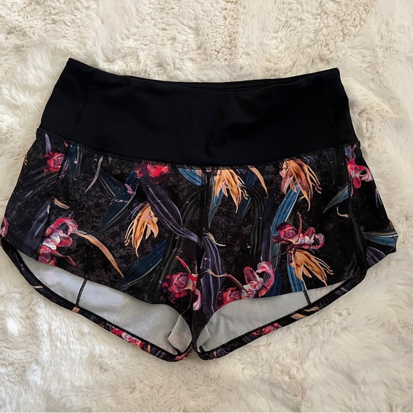 Lululemon Veiled floral multi-black size 6 Speed Up Mid-Rise Lined Short 2.5” - Picture 3 of 4